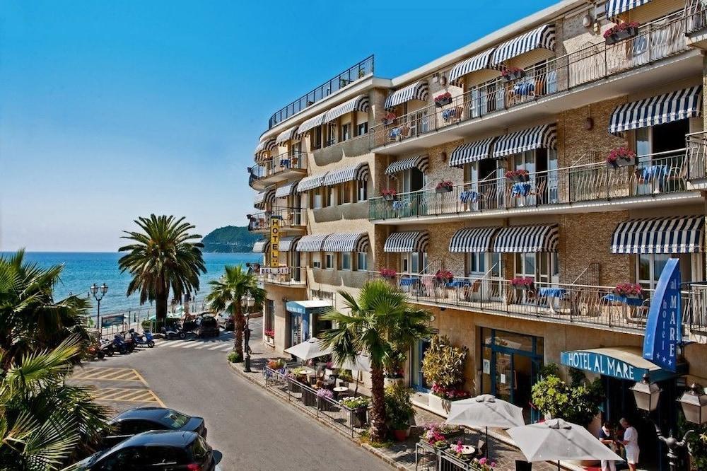 Hotel Bel Sit Алассио Экстерьер фото